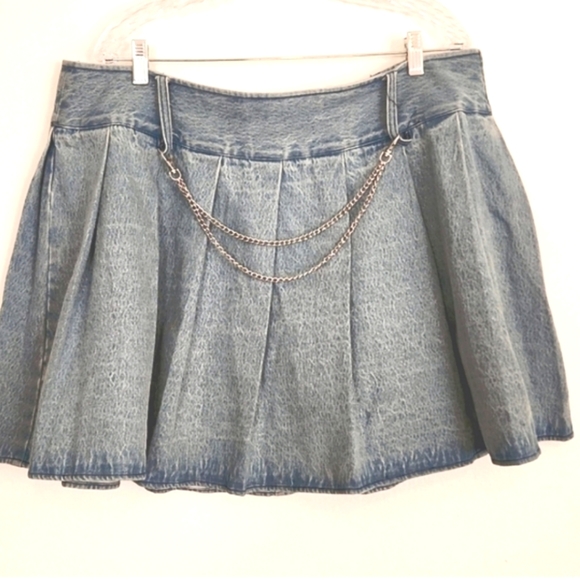 NEW Hot Topic Goth Cosmic Aura Pleated Denim Grunge Skirt with Chain Size 2x - Picture 2 of 9